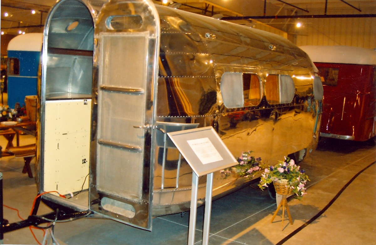 1935 BOWLUS ROAD CHIEF TRAILER